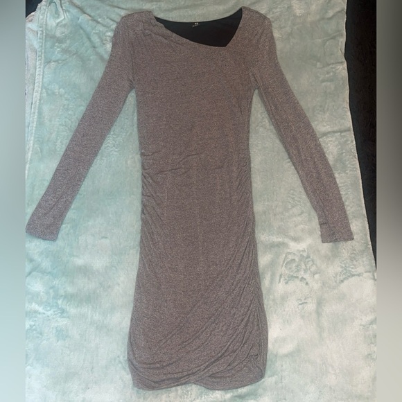 H&M Gray Long Sleeve Asymmetrical Ruched Bodycon Dress Women’s Small - Picture 6 of 13